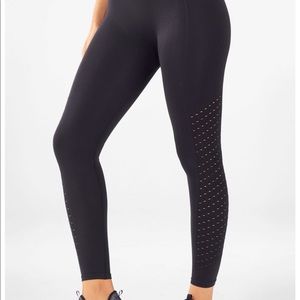 Fabletics seamless 7/8 leggings - black size SM